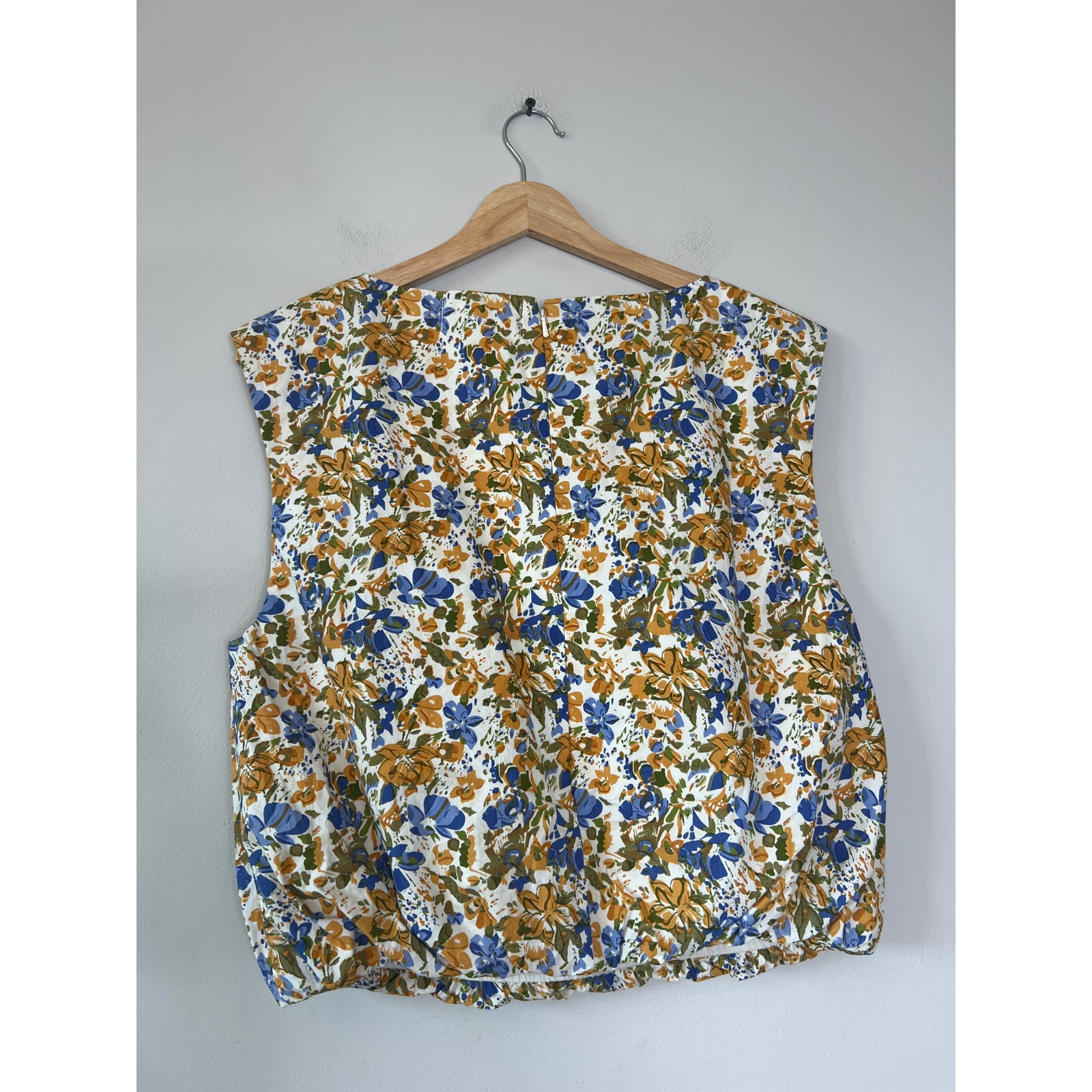 New Olivia By Livro Bubble Cropped Floral Print Top Yellow Size: Medium — image 6 of 7
